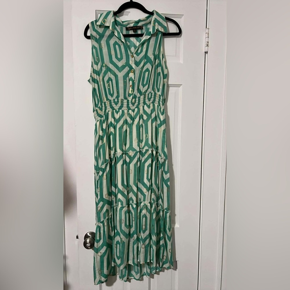 Elegant Green Dress with Geometric Pattern